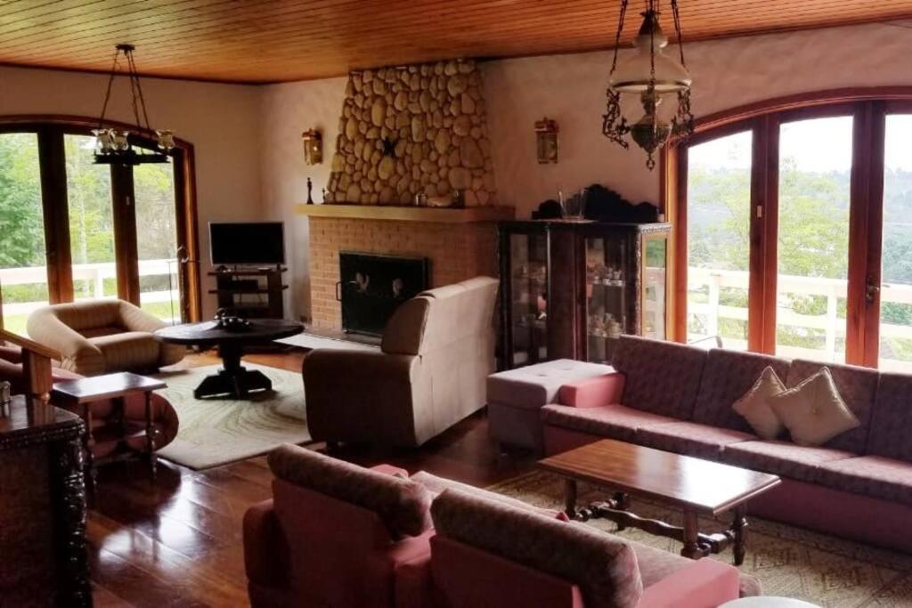 Casa de Férias Alto Do Capivari - Gramado E Vista Espetacular Campos do Jordão